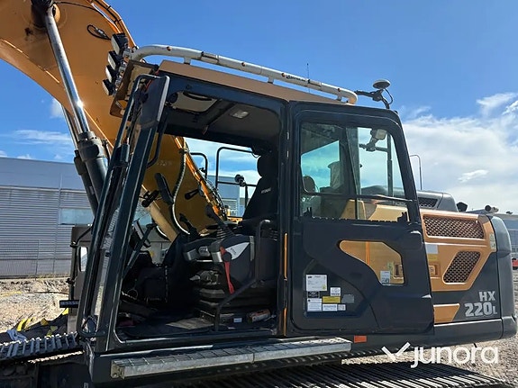 Grävmaskin Hyundai HX220L med tiltrotator och redskap 11 of 30