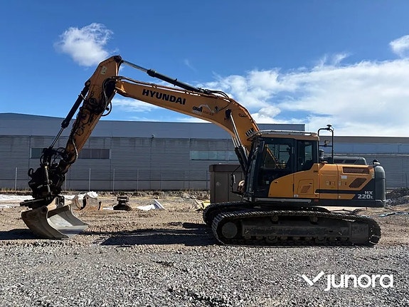 Grävmaskin Hyundai HX220L med tiltrotator och redskap 2 of 30