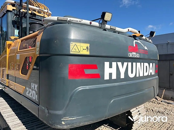 Grävmaskin Hyundai HX220L med tiltrotator och redskap 28 of 30