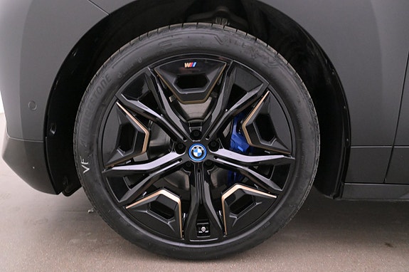BMW iX 27 of 27