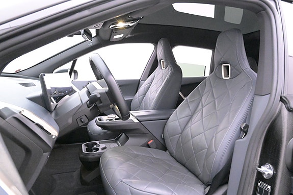 BMW iX 10 of 27