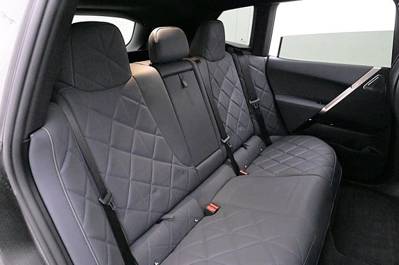 BMW iX 21 of 27