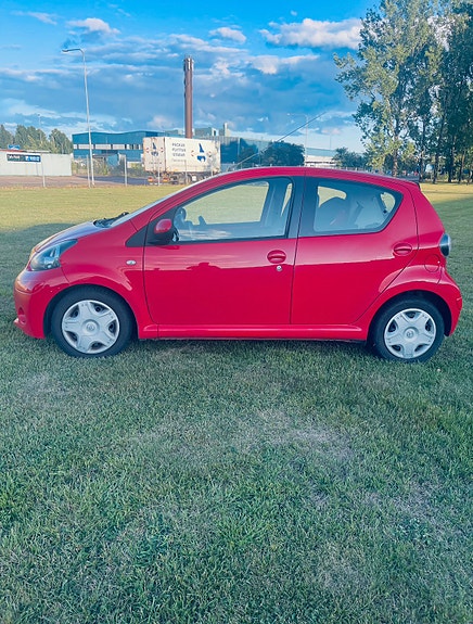 Toyota Aygo 2 of 3