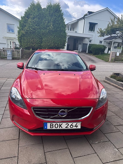 Volvo V40 2 of 11