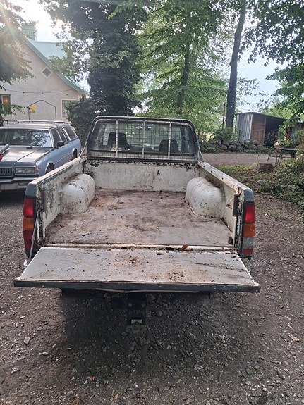Nissan King Cab 4 of 4