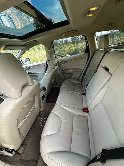 Volvo XC60 5 of 9