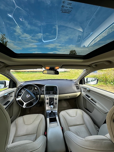 Volvo XC60 4 of 9