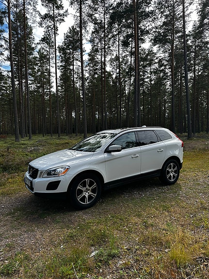 Volvo XC60 2 of 9