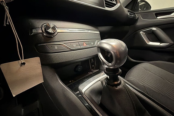 Peugeot 308 19 of 25