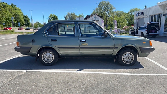 Volvo 360 3 of 6