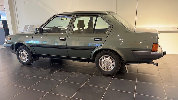 Volvo 360 2 of 6