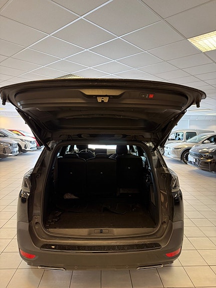 Peugeot 5008 5 of 16