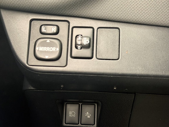 Toyota Yaris 14 of 30