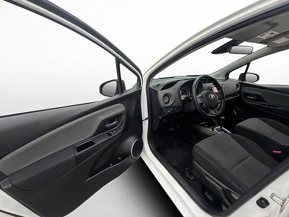 Toyota Yaris 10 of 30