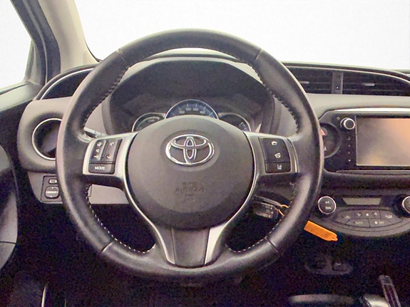 Toyota Yaris 13 of 30