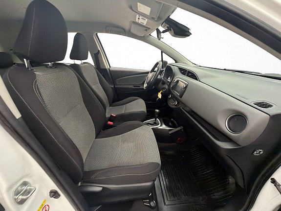 Toyota Yaris 25 of 30