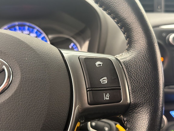 Toyota Yaris 17 of 30
