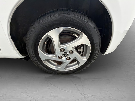 Toyota Yaris 30 of 30