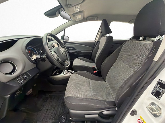 Toyota Yaris 11 of 30