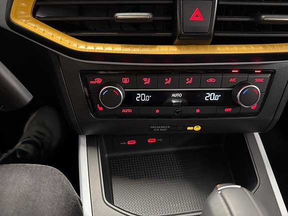Seat Arona 13 of 22
