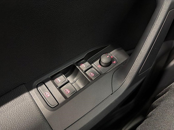 Seat Arona 14 of 22