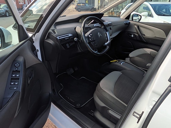 Citroen C4 Picasso 12 of 16