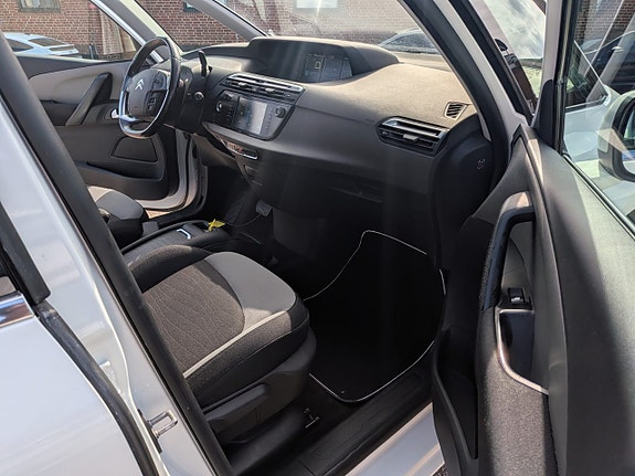 Citroen C4 Picasso 14 of 16