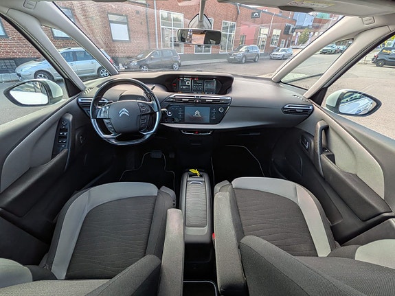 Citroen C4 Picasso 9 of 16