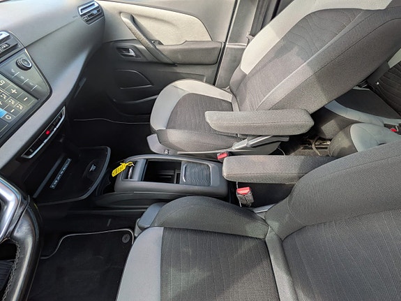 Citroen C4 Picasso 13 of 16