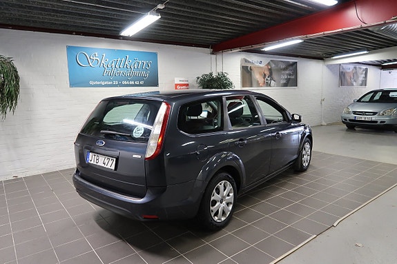 Ford Focus 2 of 6