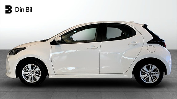 Toyota Yaris 2 of 15