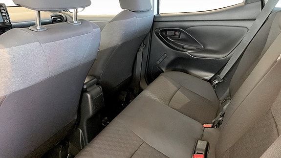 Toyota Yaris 11 of 15