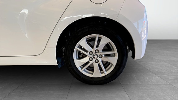 Toyota Yaris 6 of 15