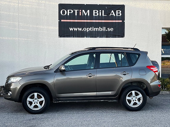 Toyota RAV4 3 of 14