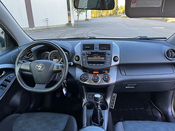 Toyota RAV4 12 of 14