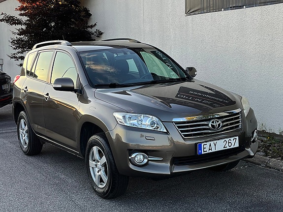 Toyota RAV4 5 of 14