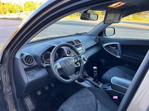 Toyota RAV4 11 of 14