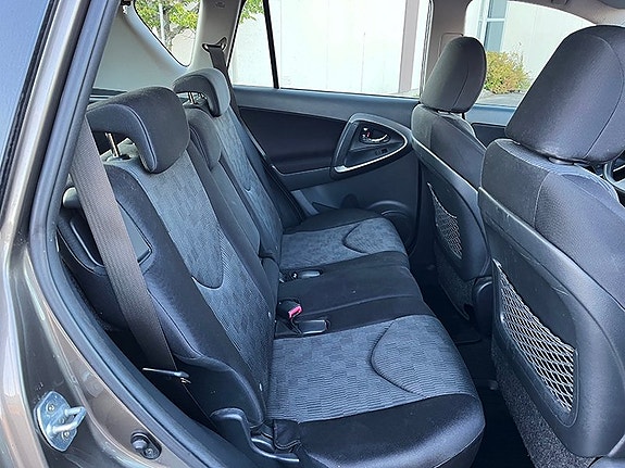 Toyota RAV4 13 of 14