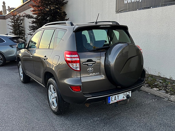 Toyota RAV4 4 of 14