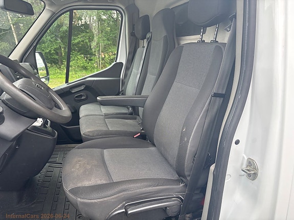 Nissan NV400 16 of 21