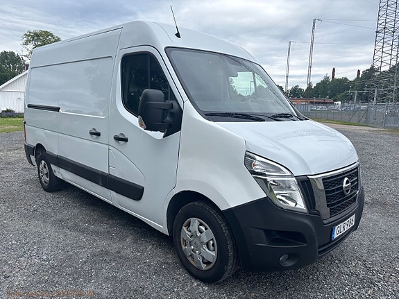 Nissan NV400 3 of 21