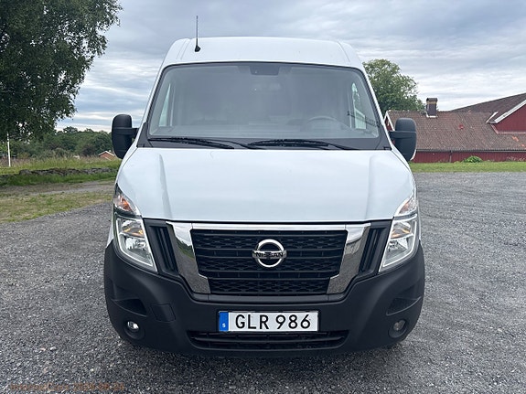 Nissan NV400 2 of 21