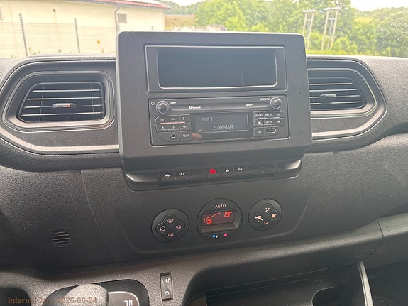 Nissan NV400 13 of 21