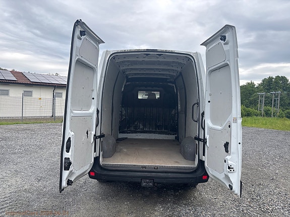 Nissan NV400 9 of 21