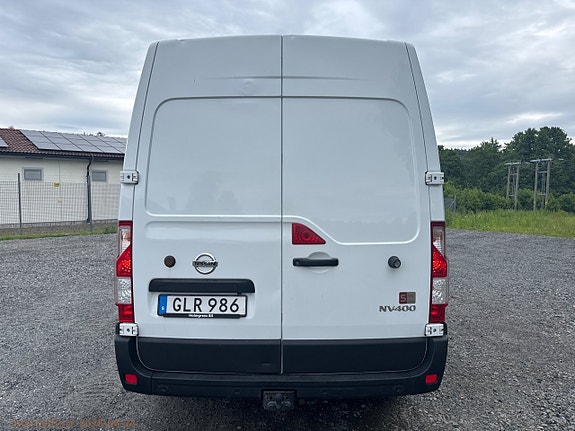 Nissan NV400 6 of 21