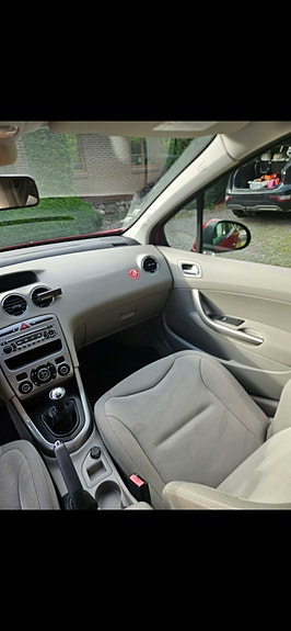 Peugeot 308 3 of 5