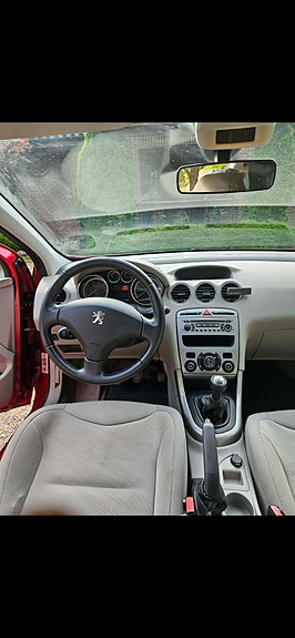 Peugeot 308 4 of 5