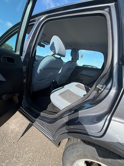 Ford Fiesta 5 of 6