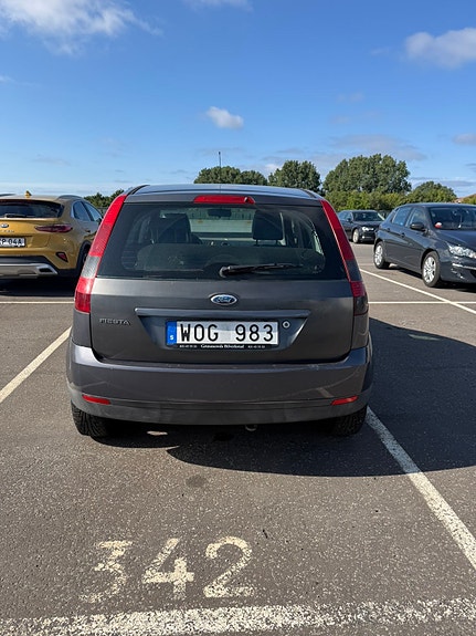 Ford Fiesta 4 of 6