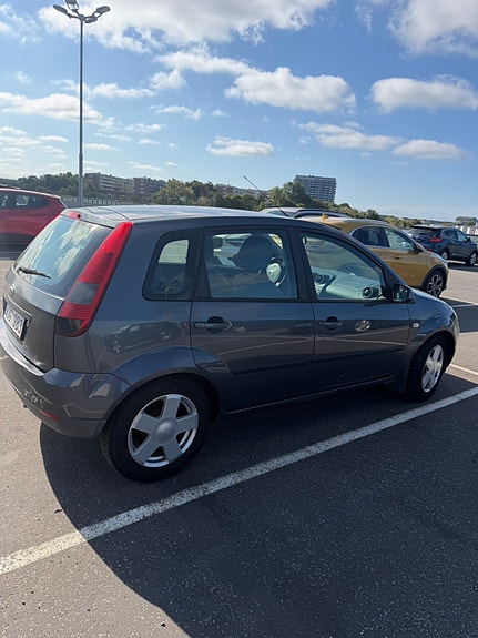 Ford Fiesta 3 of 6